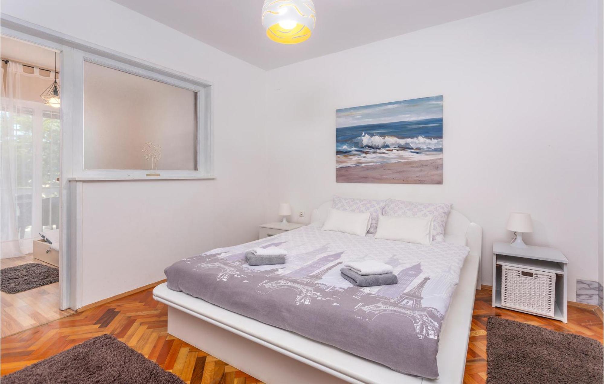 Stunning Apartment In Malinska With Kitchen Esterno foto