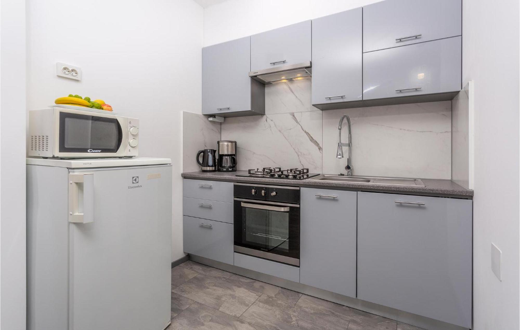 Stunning Apartment In Malinska With Kitchen Esterno foto