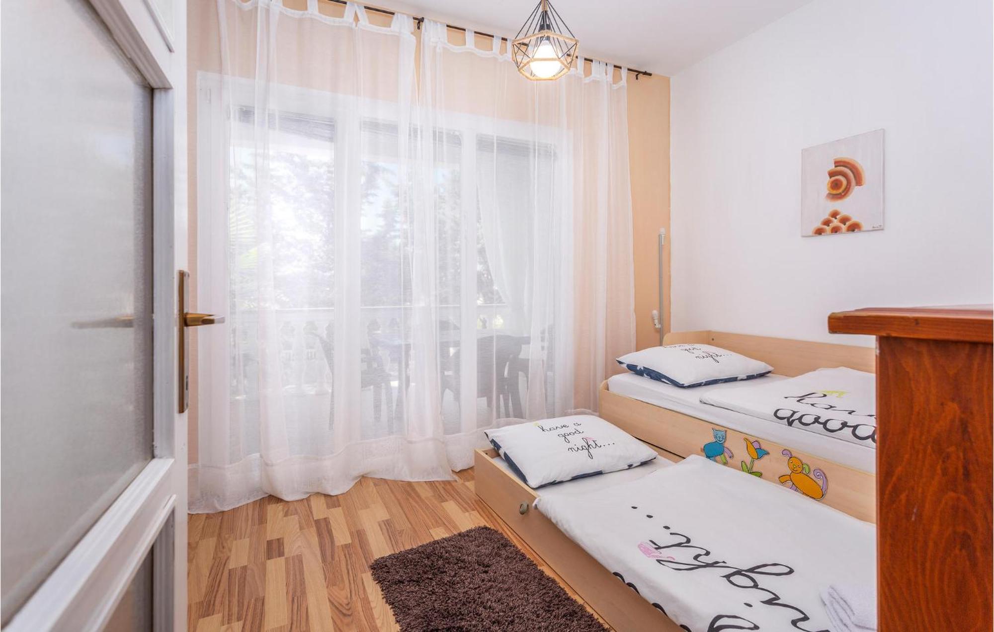 Stunning Apartment In Malinska With Kitchen Esterno foto