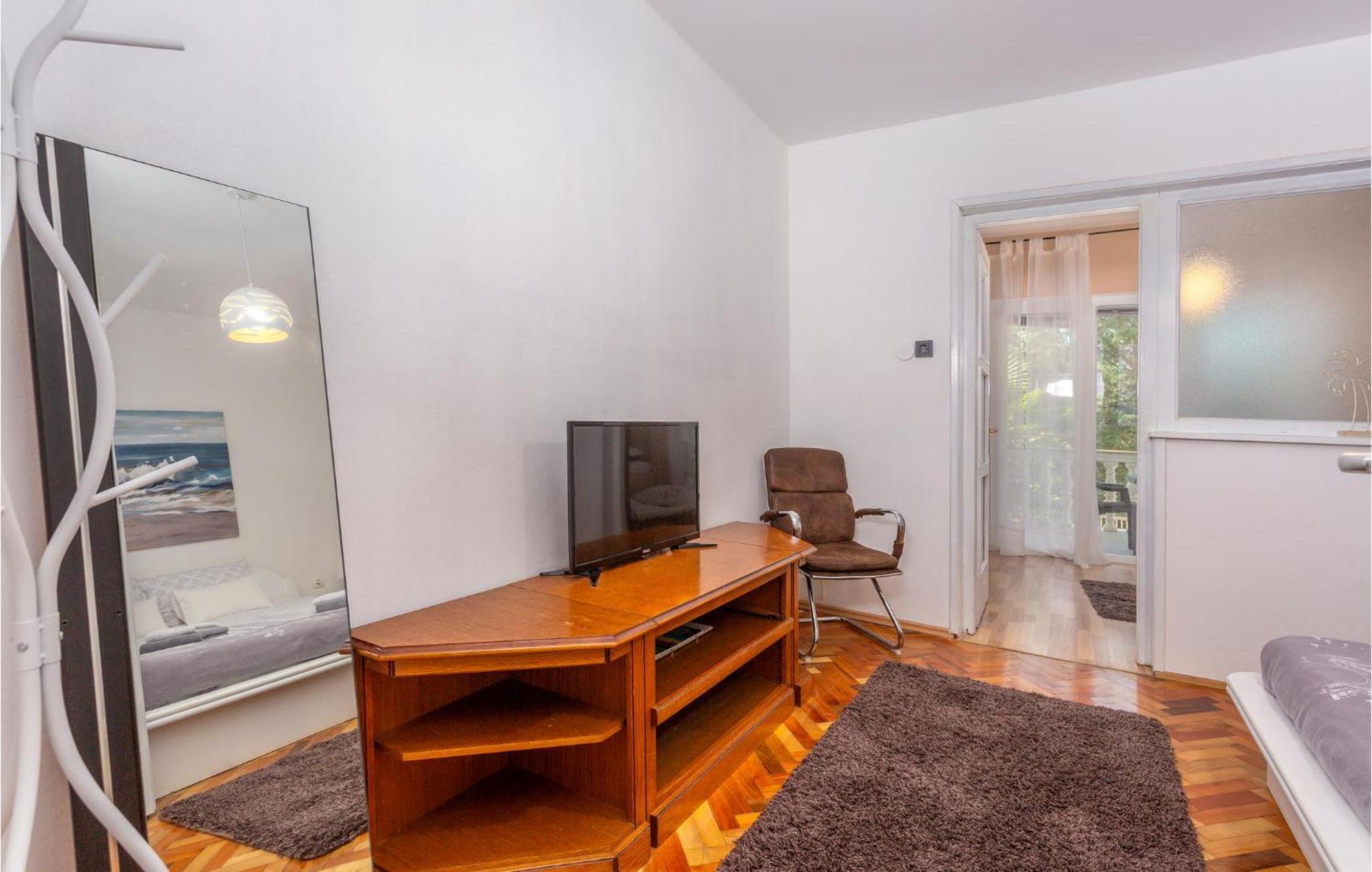 Stunning Apartment In Malinska With Kitchen Esterno foto