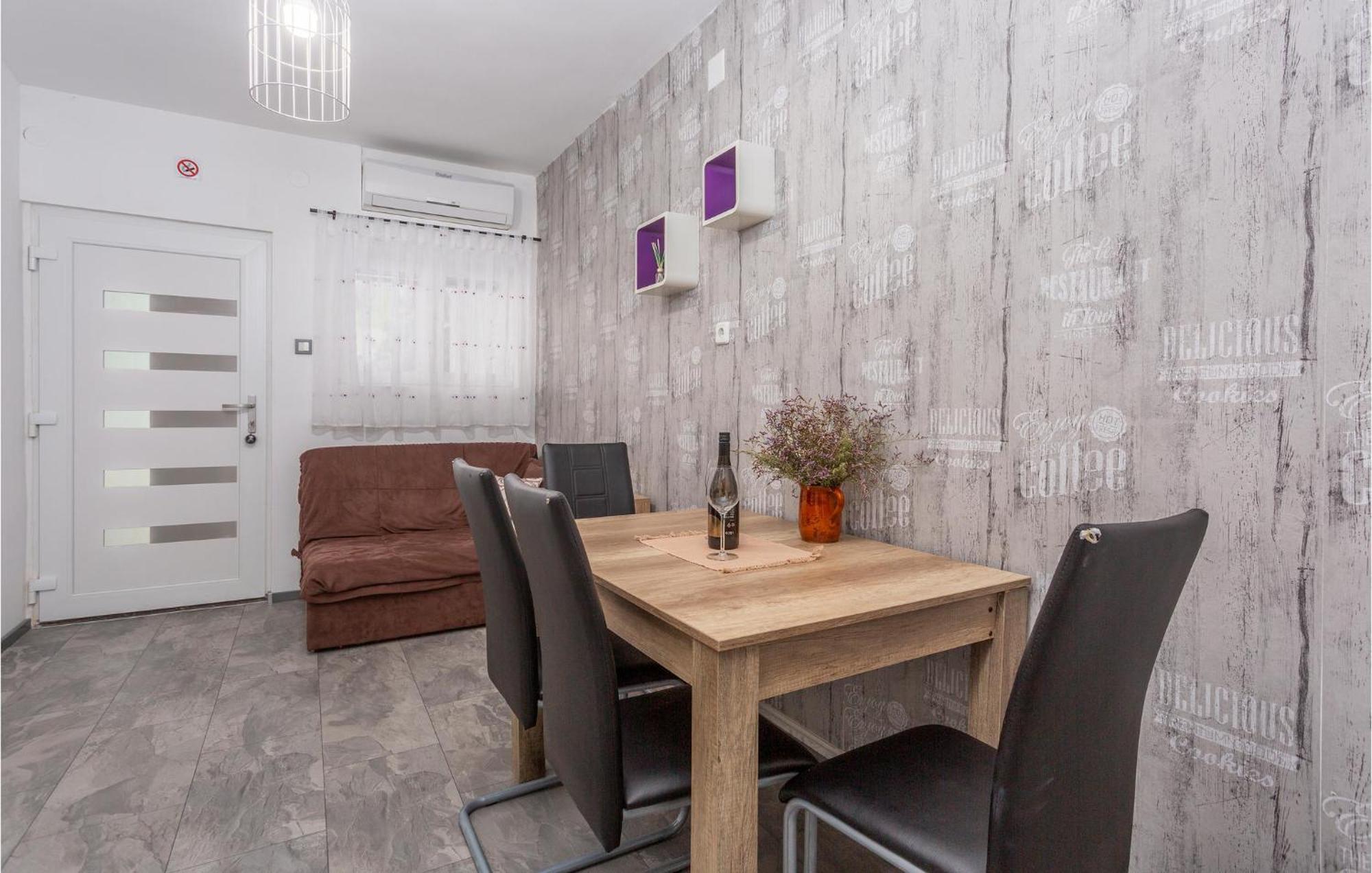 Stunning Apartment In Malinska With Kitchen Esterno foto