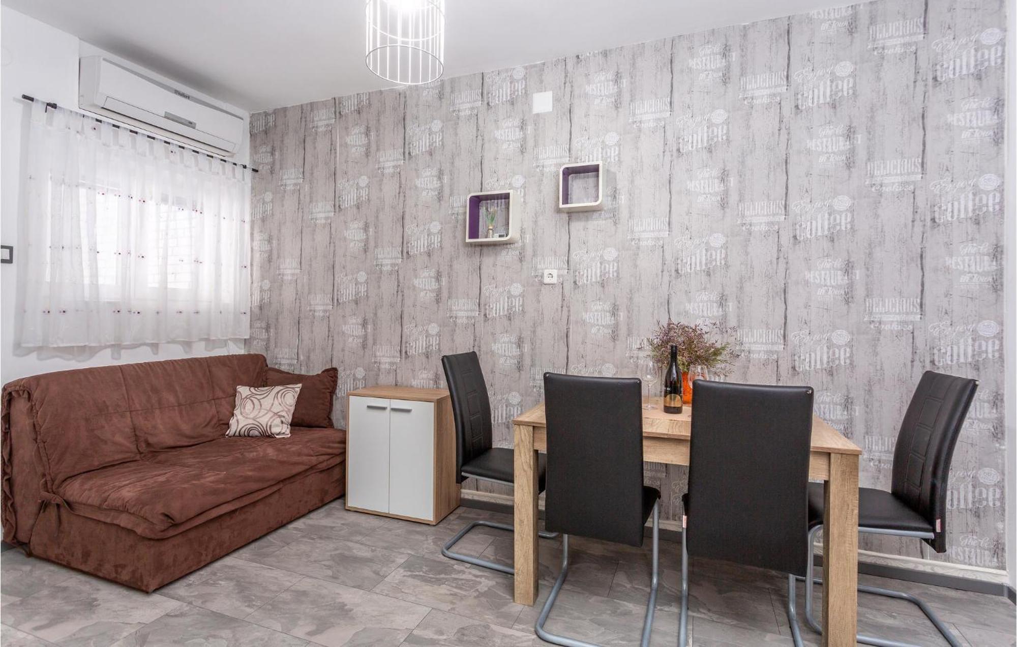 Stunning Apartment In Malinska With Kitchen Esterno foto