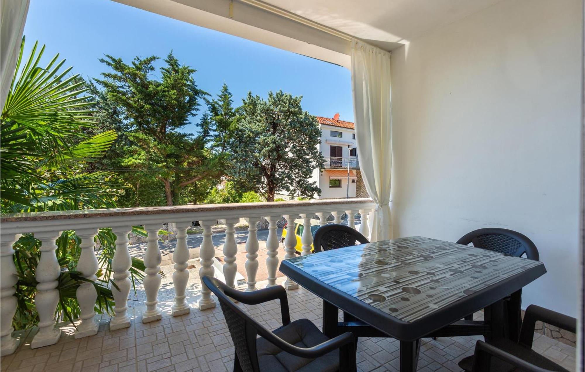 Stunning Apartment In Malinska With Kitchen Esterno foto