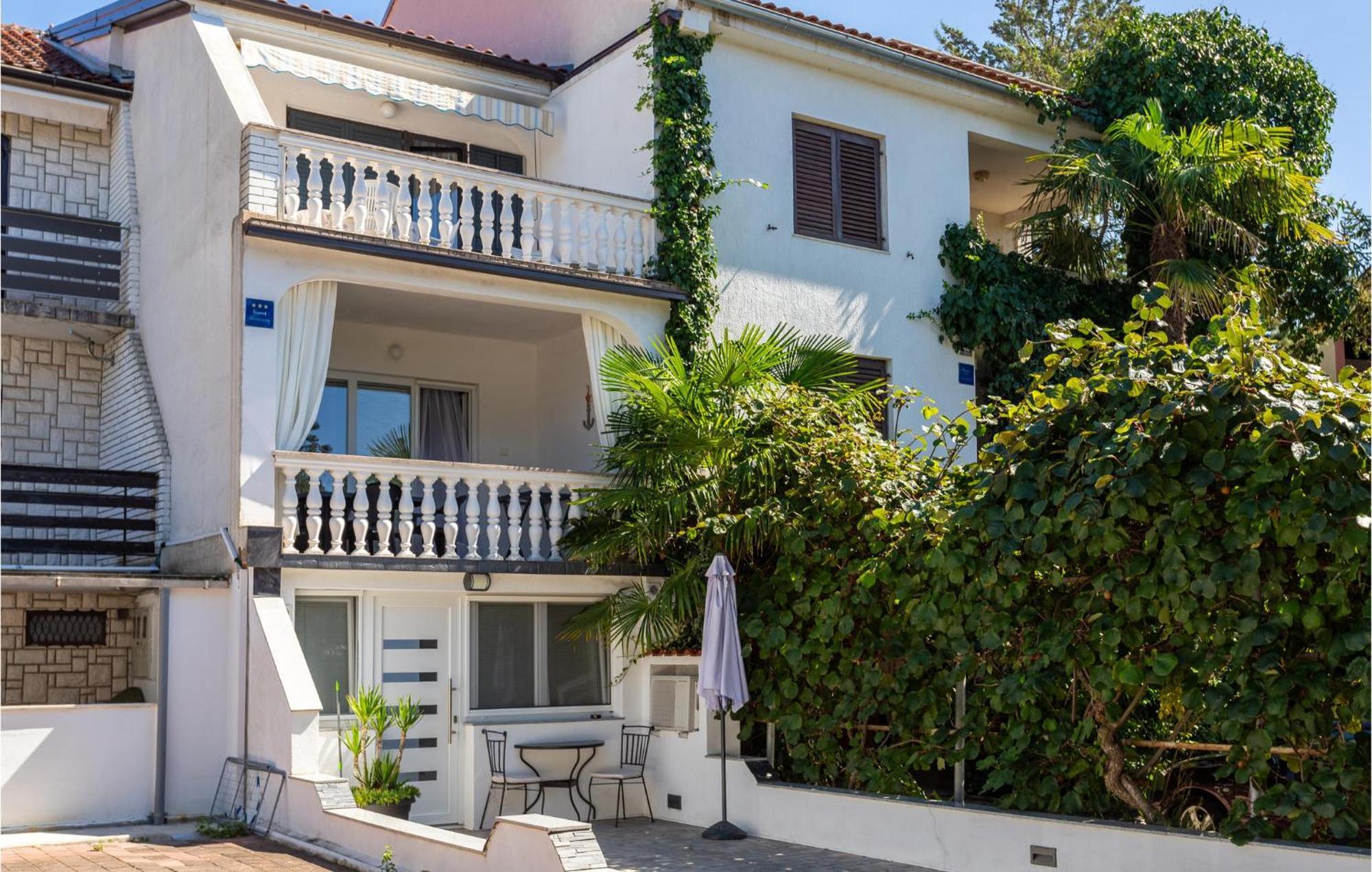 Stunning Apartment In Malinska With Kitchen Esterno foto